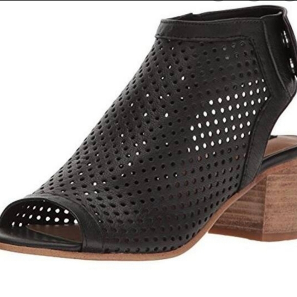 Steve Madden Shoes - Steve Madden Sambar Block Heel Sandal